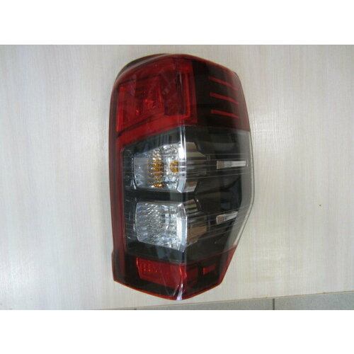 Фонарь задний правый совместим с Mitsubishi L200 2018-2023 LED 8330b216