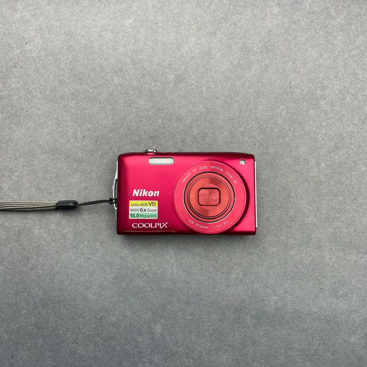 Цифровой компактный фотоаппарат Nikon Coolpix S3300 16 МП, красный