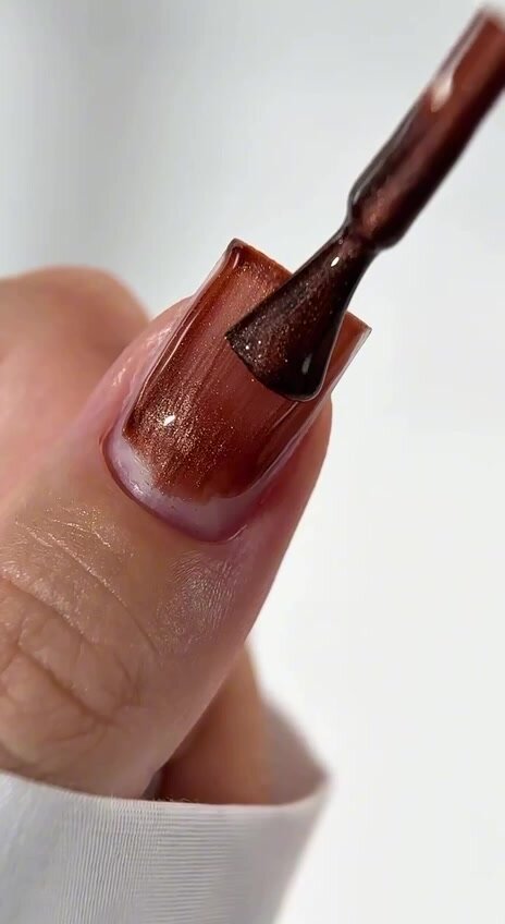 Гель лак для ногтей Mooz №302 "Choco cat" кошачий глаз с эффектом втирки, перламутрово-коричневый, 9 мл — фото 1