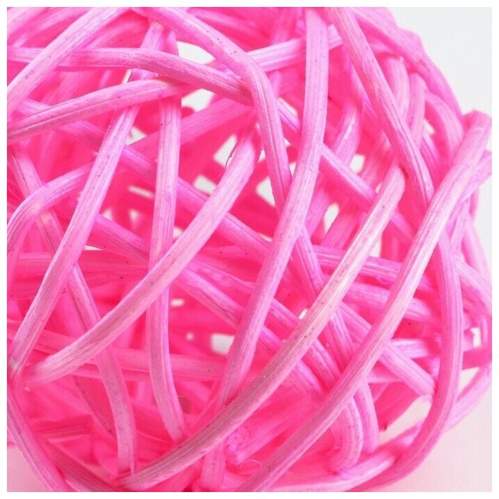 Набор из 2 плетёных шариков из лозы без бубенчиков, 5 см, фиолетовый/розовый - фотография № 1