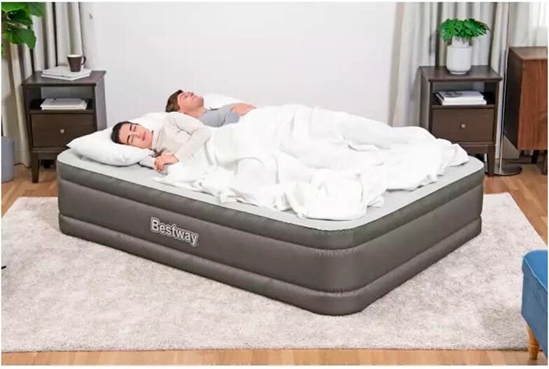 Обзор надувных кроватей Bestway с встроенным насосом: плюсы и минусы моделей