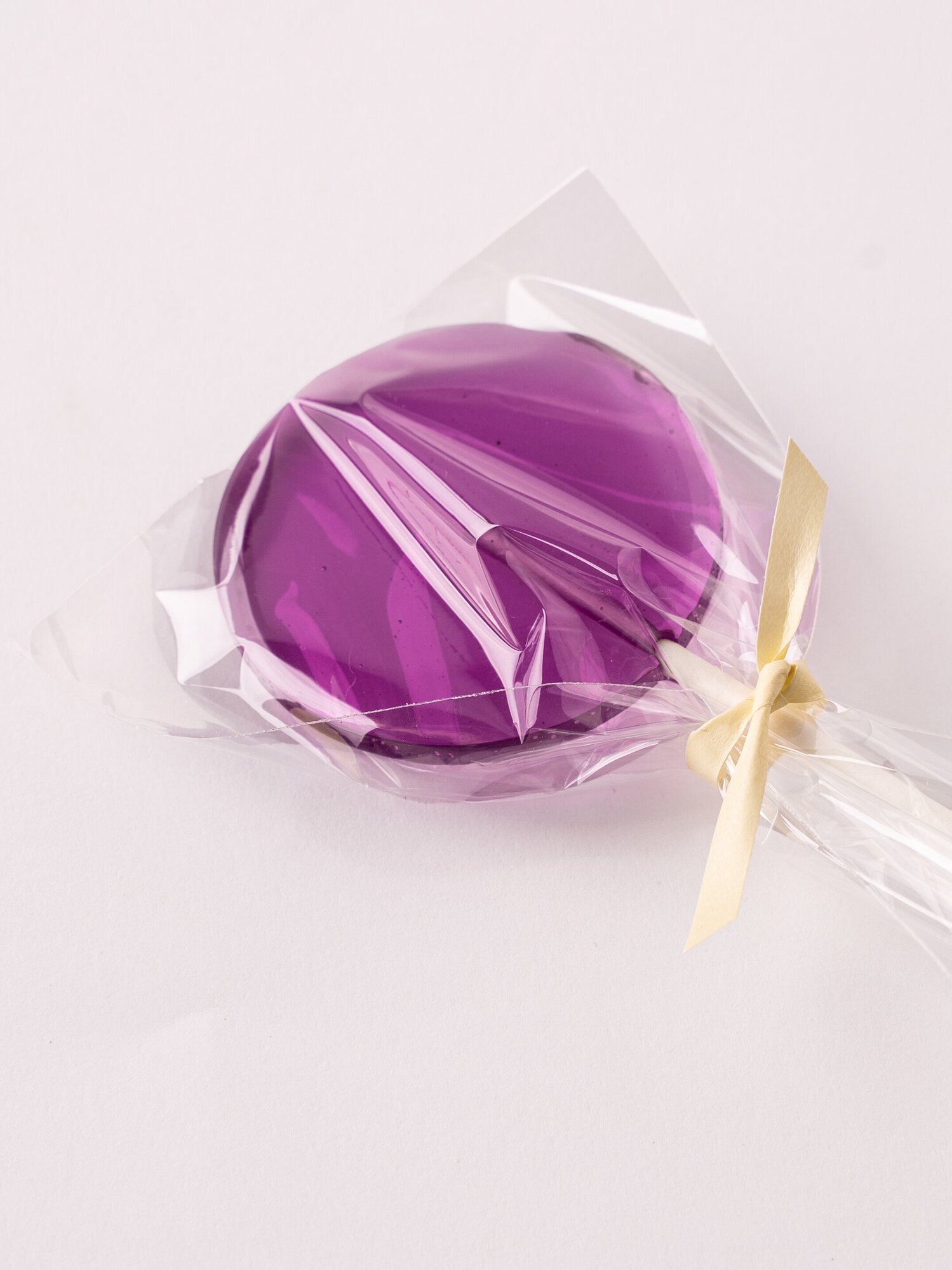 Набор леденцов на торт из изомальта цифра 3, 2 сердца, 2 круга фиолетовый - фотография № 2
