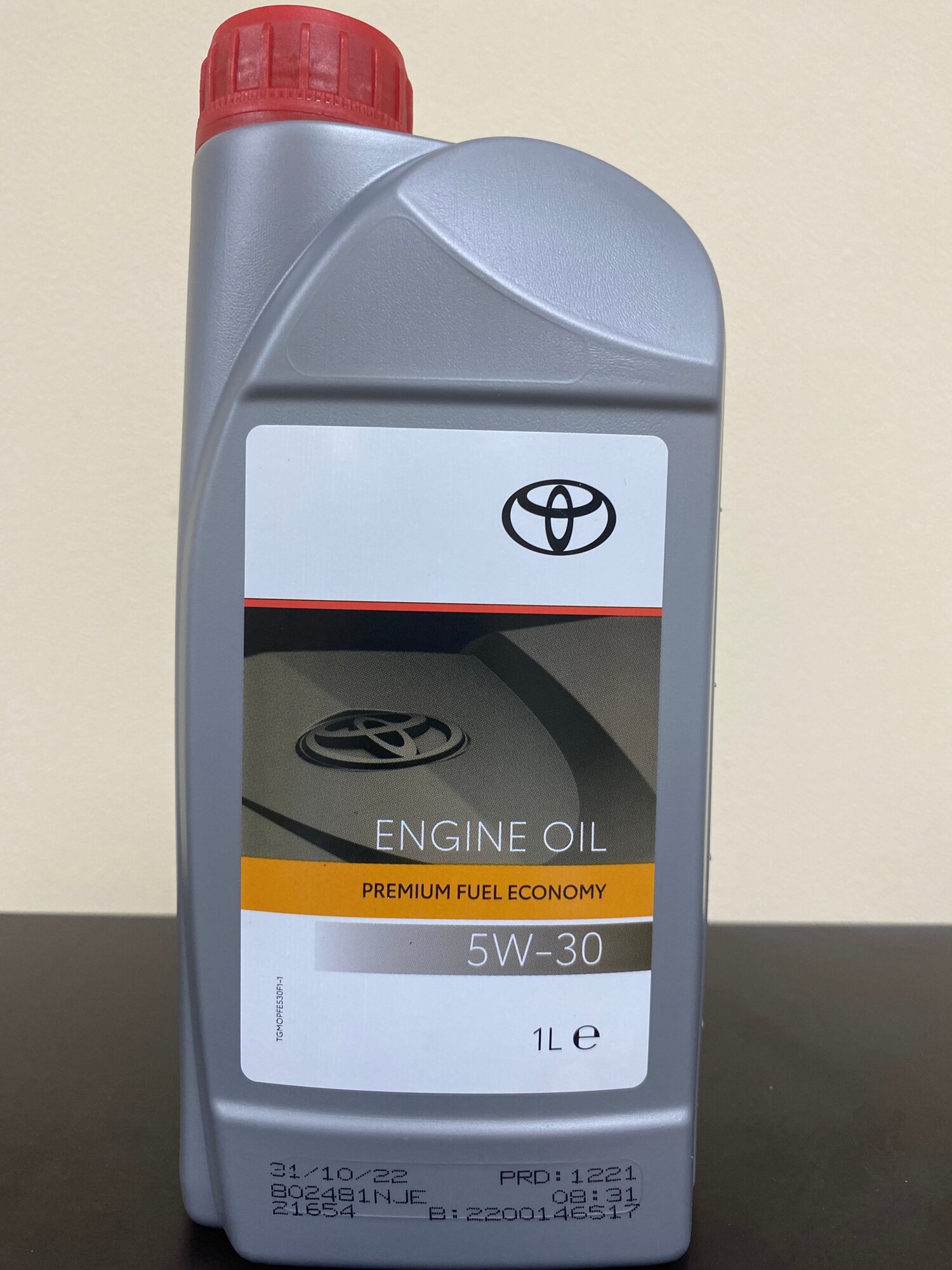 Синтетическое моторное масло TOYOTA Premium Fuel Economy 5W-30