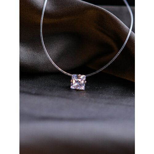 фото Чокер-невидимка колье ожерелье на прозрачной леске с подвеской квадратный кристалл маленький 5 мм reniva