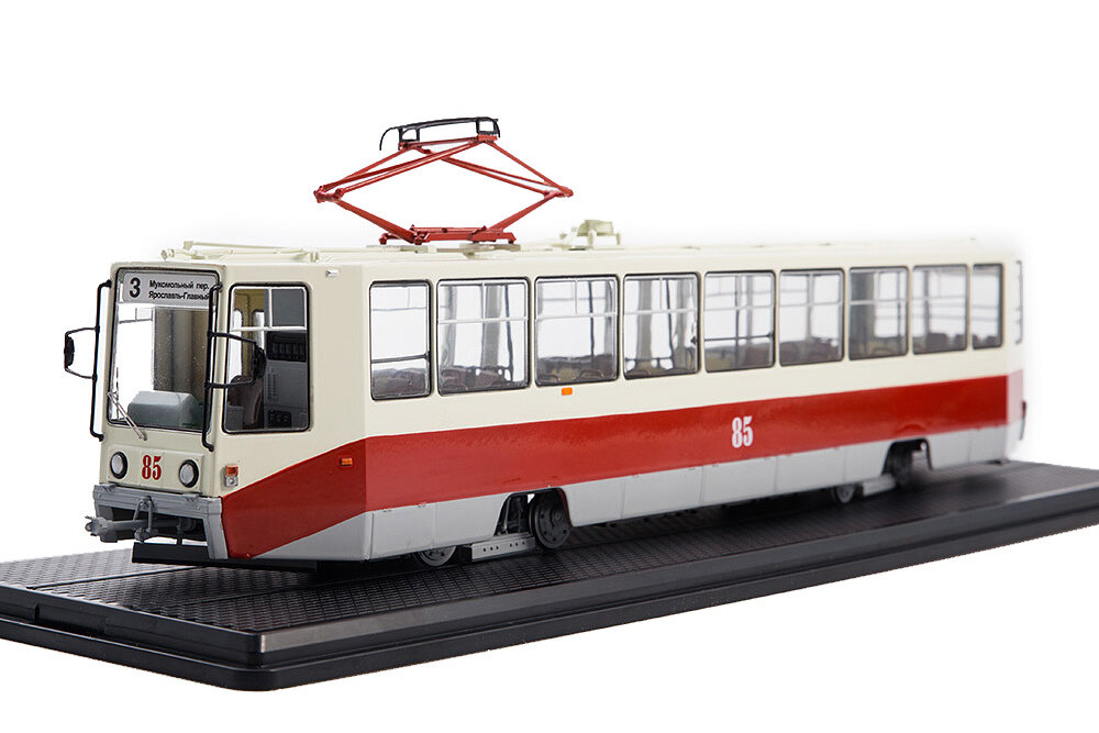 Tram red/white / трамвай КТМ-8 красно-белый