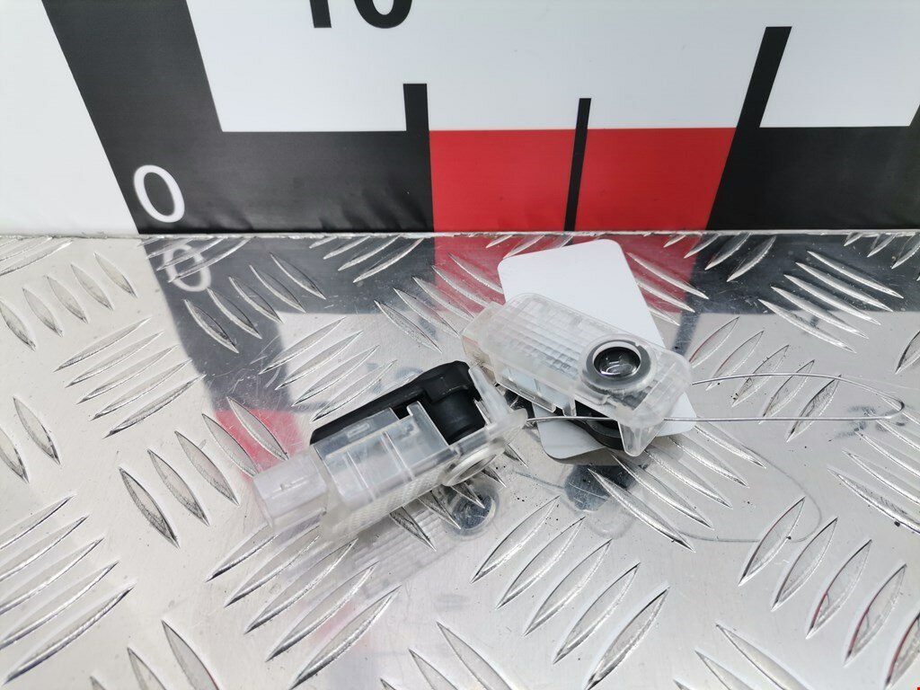 Плафон салонный Audi A6 C6 8D0947415 арт. 1558238