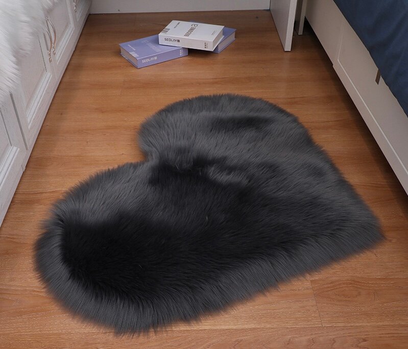 фото Ковер из искусственной шерсти в форме сердца