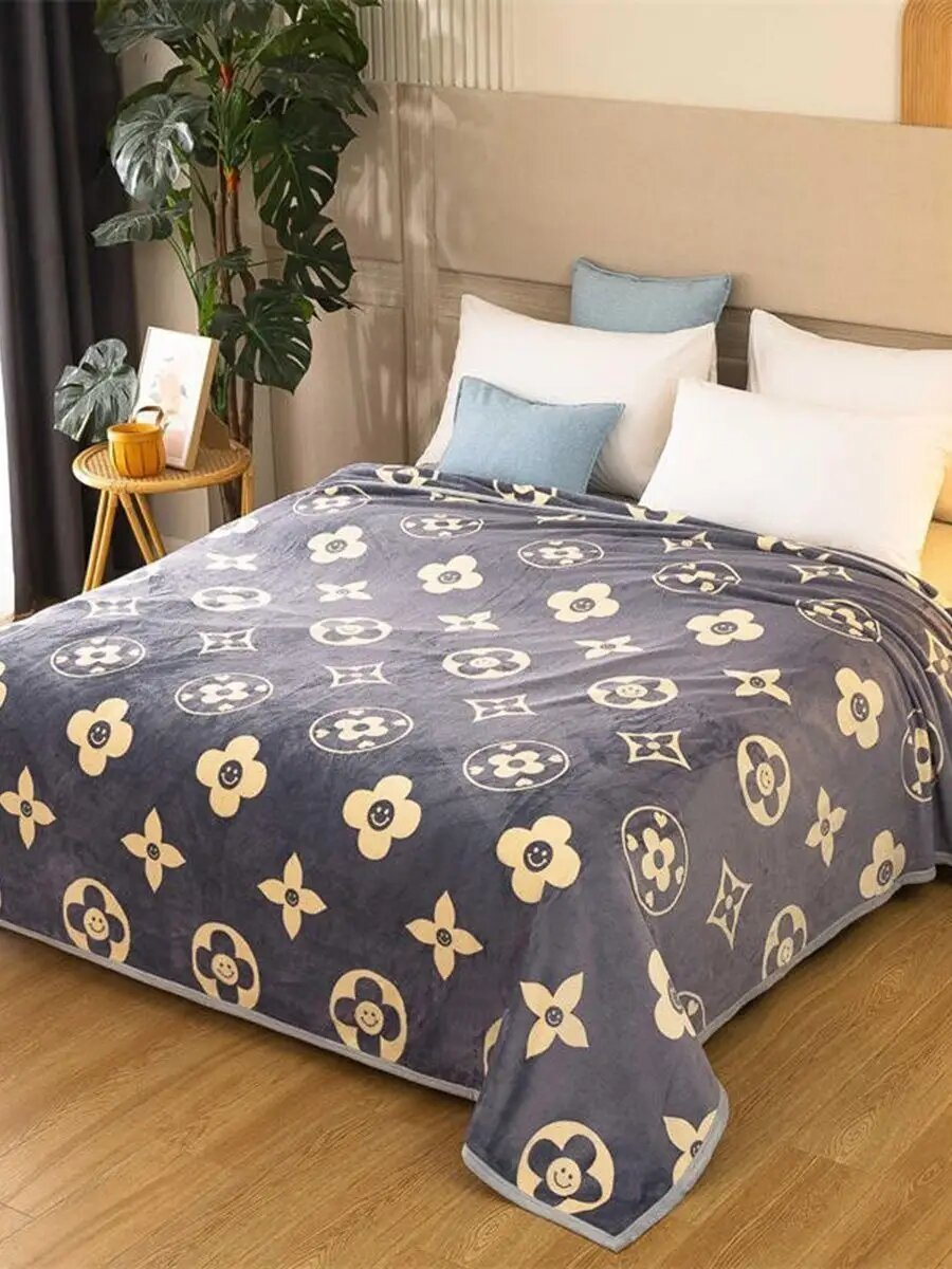 Плед 235х250 плюшевый на кровать Madison