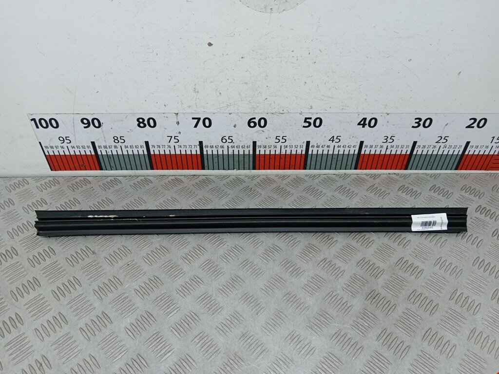 Уплотнитель стекла двери Nissan Qashqai+2 80835JD00A арт. 2260545