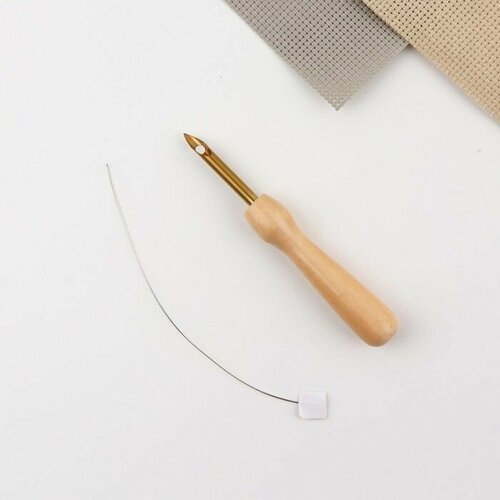 Игла для вышивания по ковровой технике d5мм с нитевдевателем дерево/металл золотой АУ