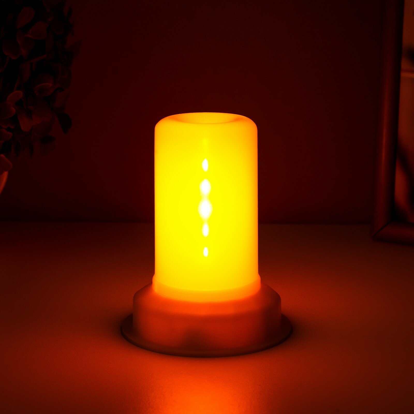 Ночник "Пламя свечи" LED от батареек 3хAG13 7,5х7,5х9,5 см - фотография № 3