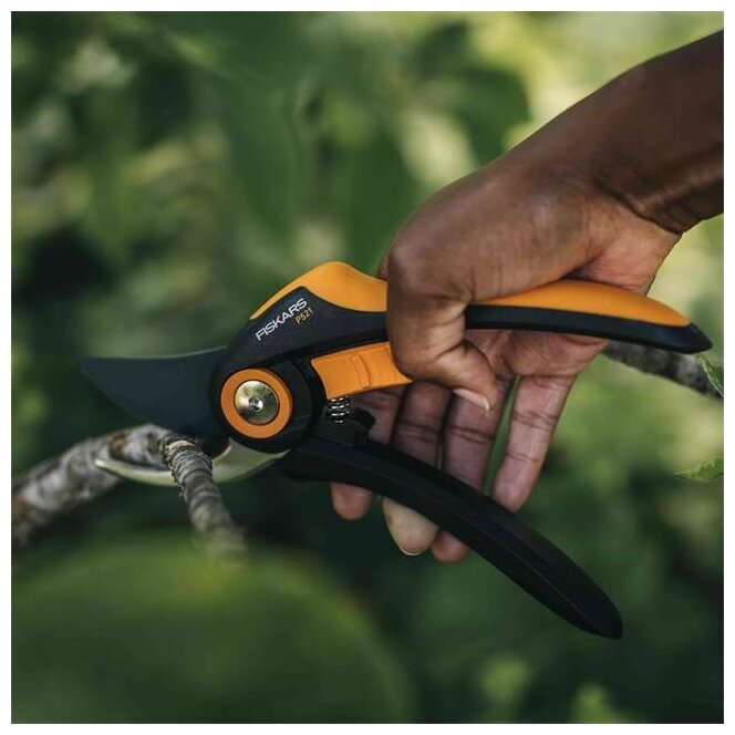 Секатор FISKARS плоскостной Plus™ P521 - фотография № 3