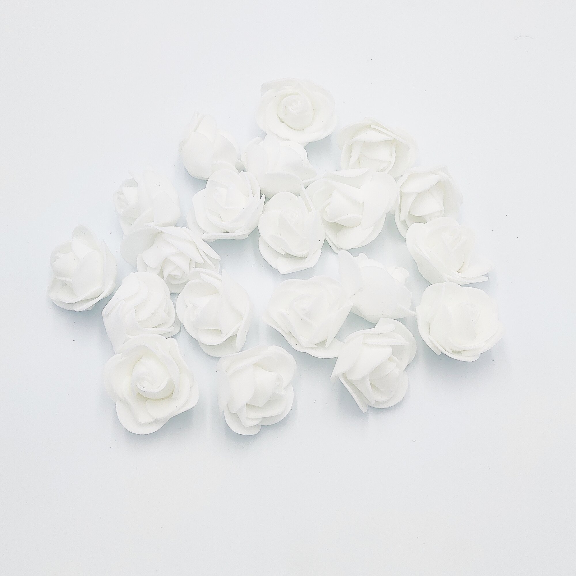 Цветы из фоамирана 35 мм, цвет: 01 белый, упаковка 25 штук — купить винтернет-магазине по низкой цене на Яндекс Маркете