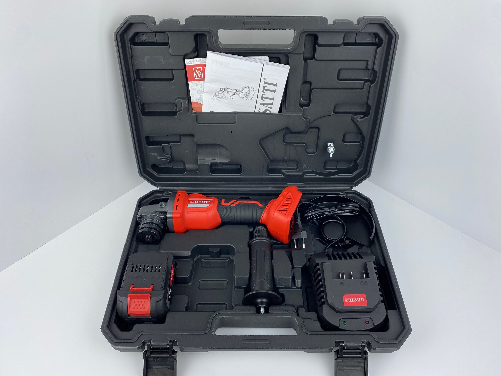 фото Аккумуляторная угловая шлифовальная машина Felisatti УШМ-125/18Л3 (кейс, 1 акб и ЗУ) (578.5.1.10)