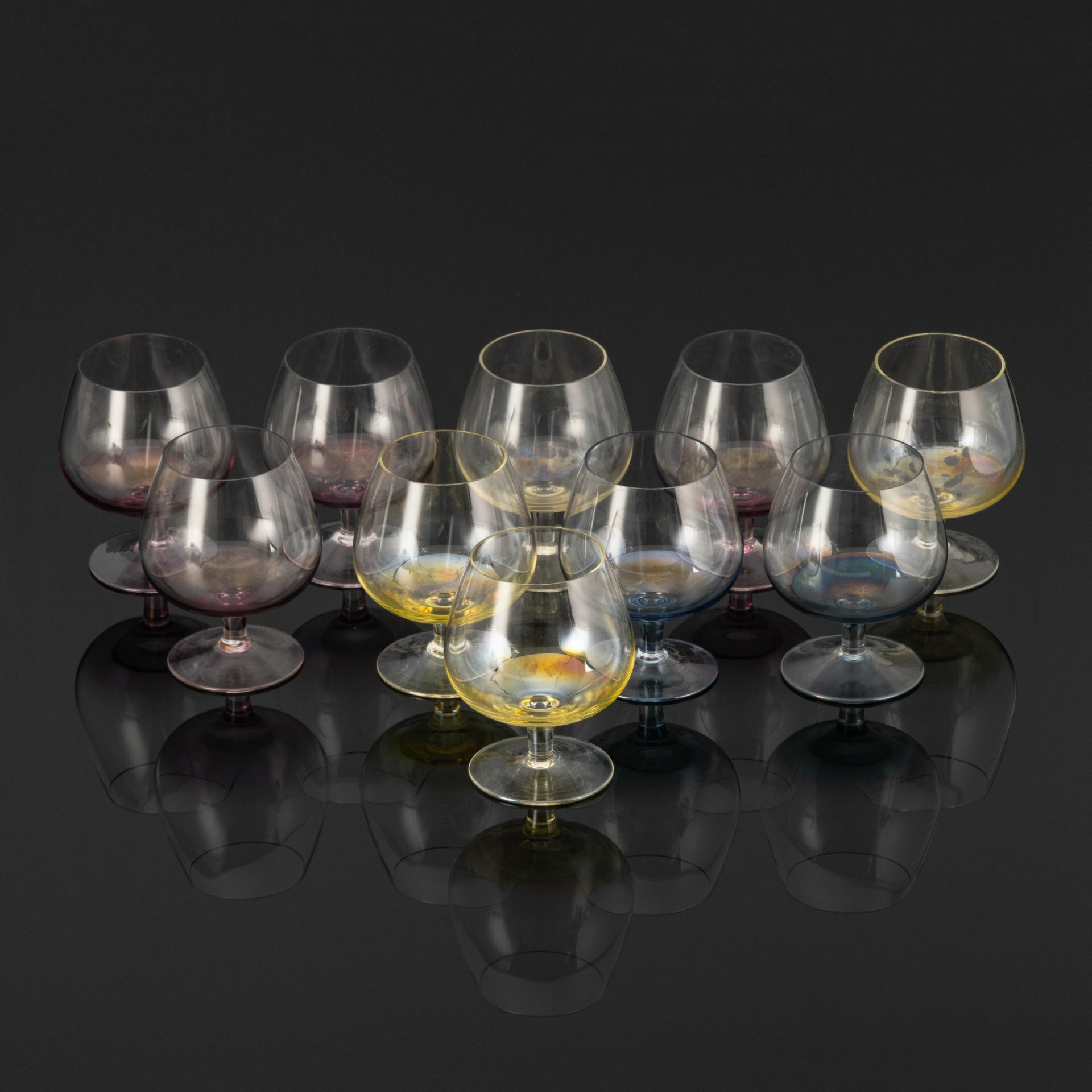 Набор из десяти разноцветных рюмок (жёлтые, сиреневые, голубые), стекло, СССР