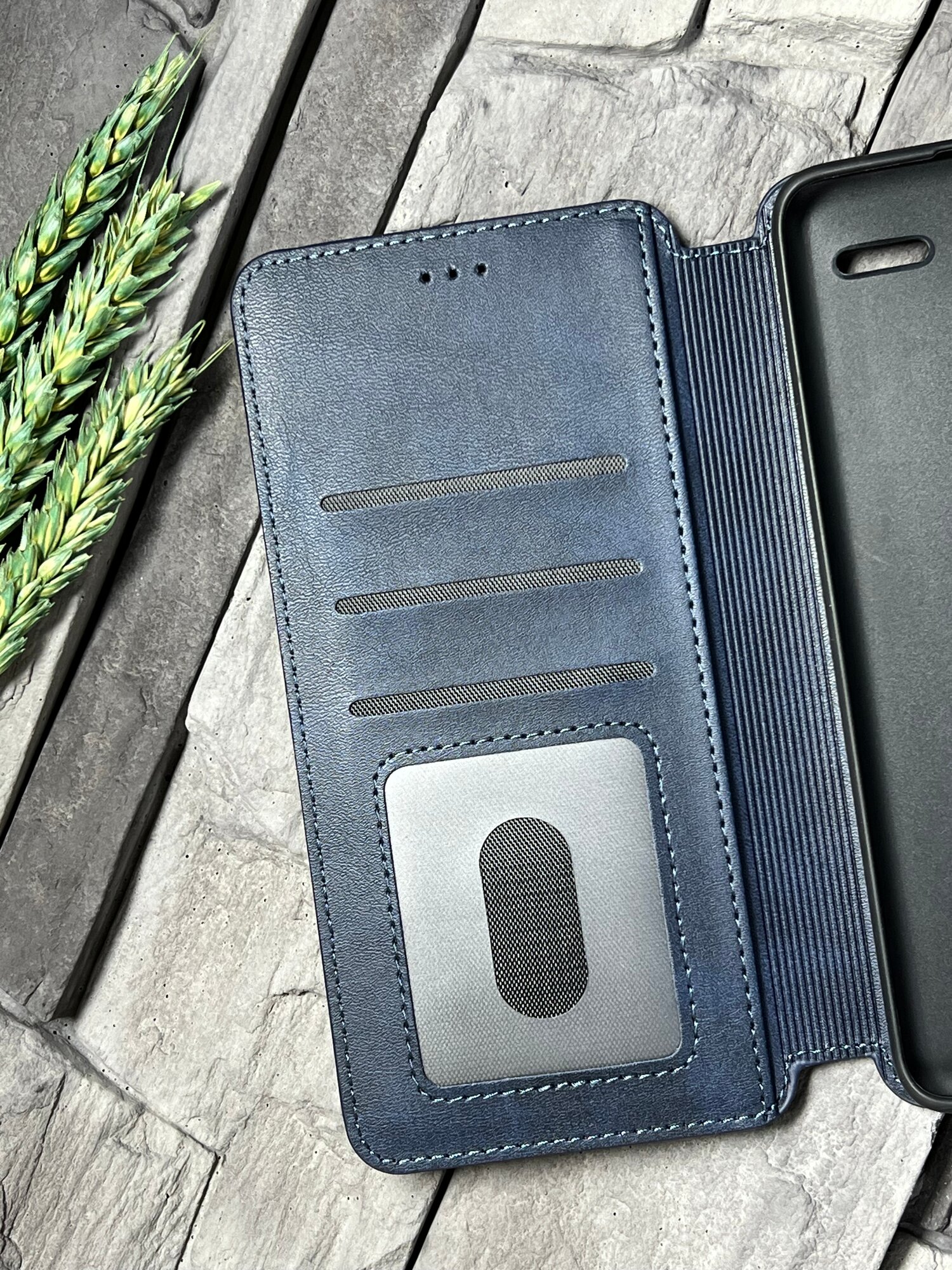 Чехол книжка для Xiaomi Redmi Note 13 4G кожаный с магнитной застежкой / Редми Ноут 13 4Джи с хлястиком/ flip чехол с функцией подставки, синий — фото 1