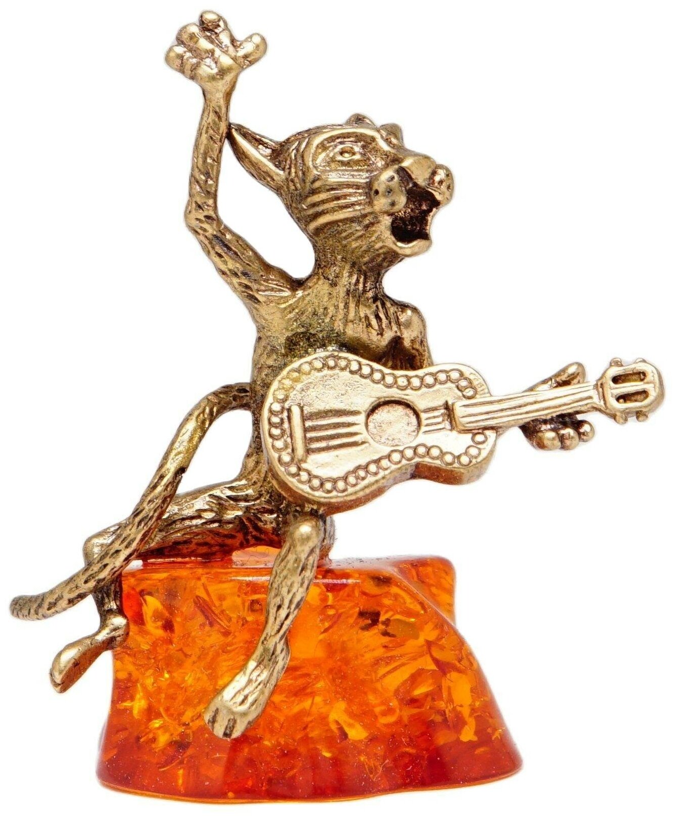 Фигурка "Кот с гитарой" (янтарь, бронза, латунь) 3661 Хорошие Вещи