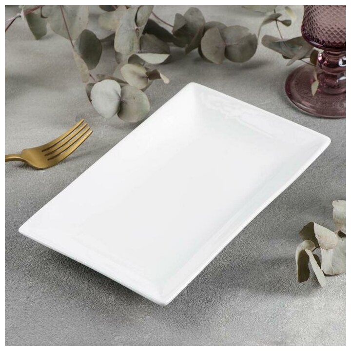 Блюдо фарфоровое Wilmax, 22,5×13 см, цвет белый