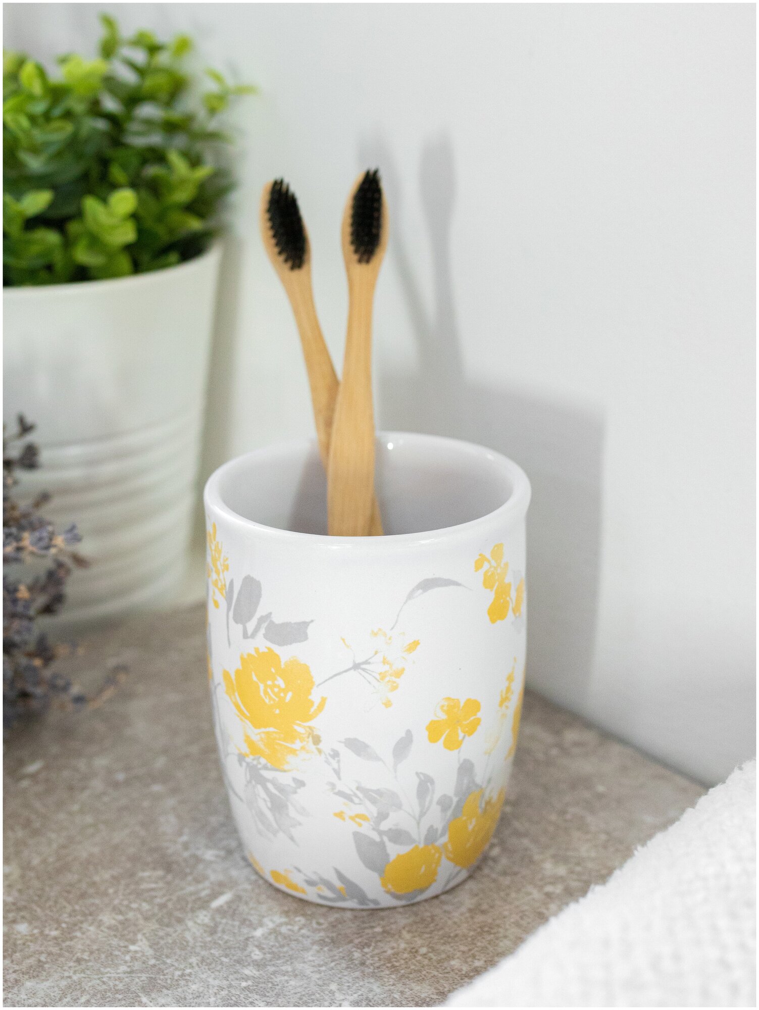 Стакан для зубных щеток с цветами керамический YELLOW TRENDY PROFFI HOME PH11188, белый