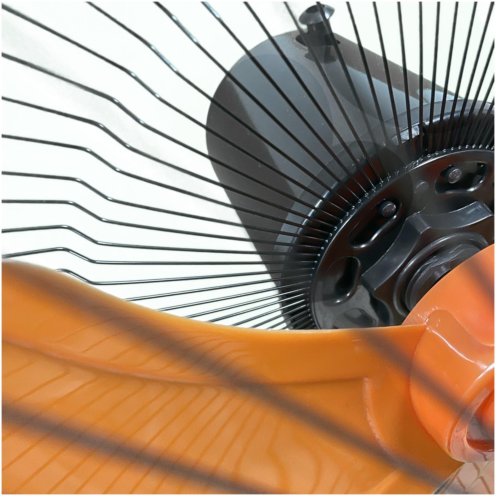 Напольный вентилятор Haifisch 3 режима 100-125 см. (Черно-оранжевый) - фотография № 3
