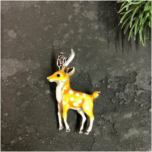 Брошь Wuliangye Yibin, желтый, серый