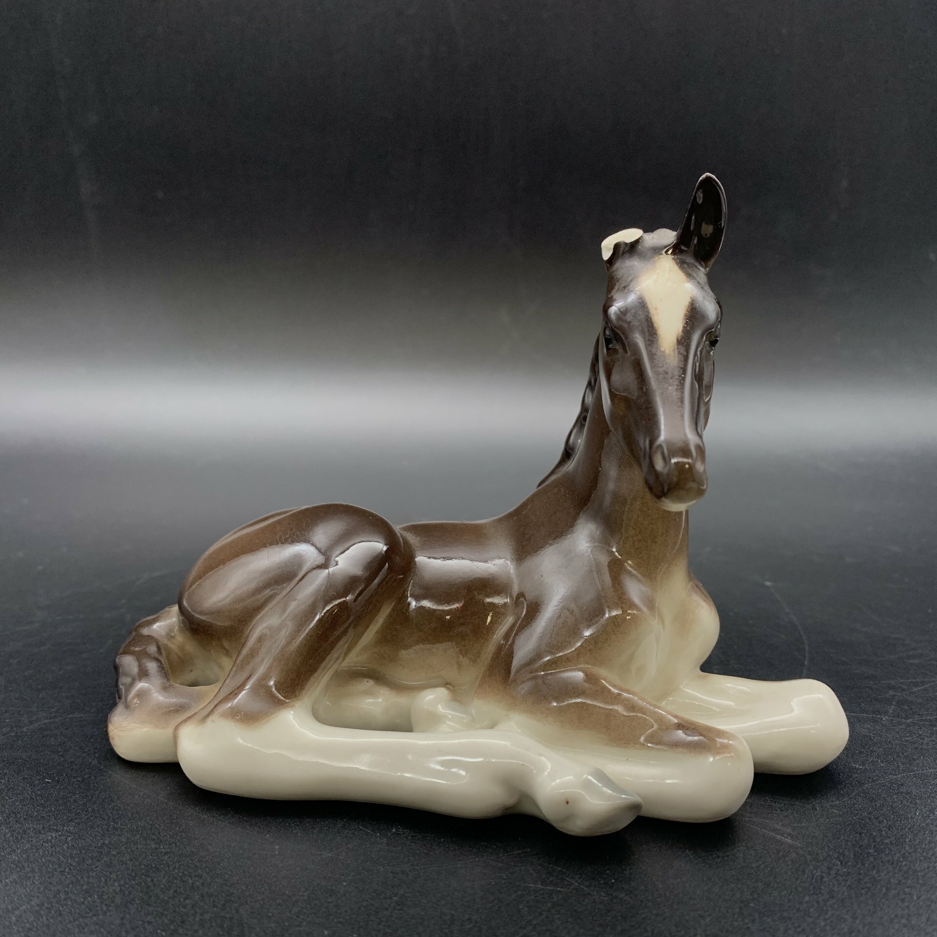 фото Статуэтка "Коричневая лошадь", фарфор, Ленинградский фарфоровый завод (ЛФЗ)