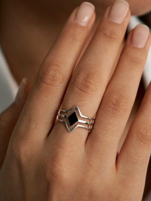 Перстень SKAZKA Natali Romanovoi широкое геометрия, серебро, 925 проба, родирование, эмаль, размер 18.5, черный
