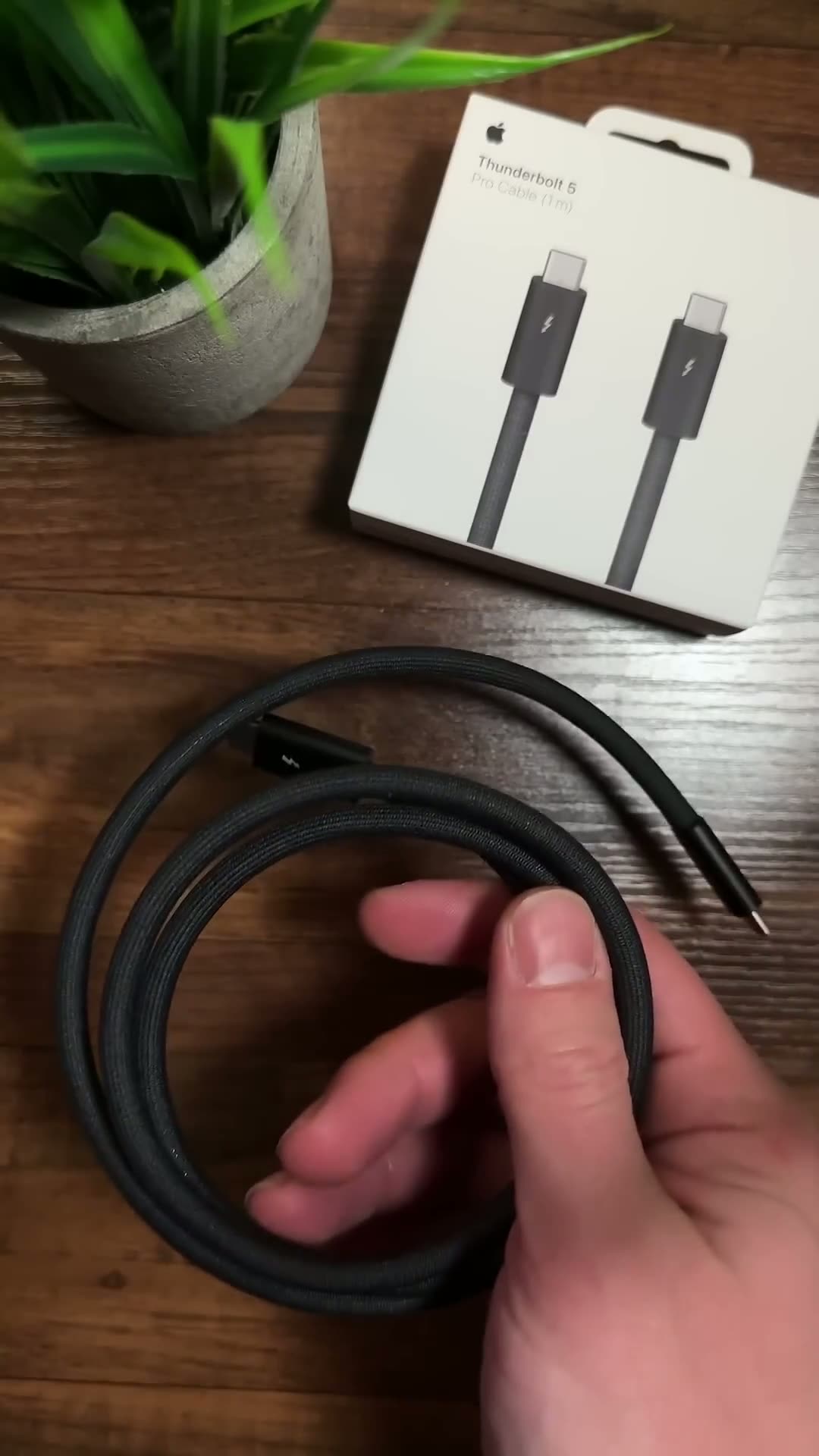 Кабель Apple Thunderbolt 5 (USB‑C) Pro (1 м) передача данных до 120 Гбит/с — фото 1