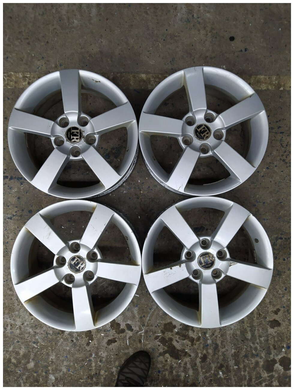 Колесные диски FR Design 6.5xR16/5x114.3 67.1 (Реплика)