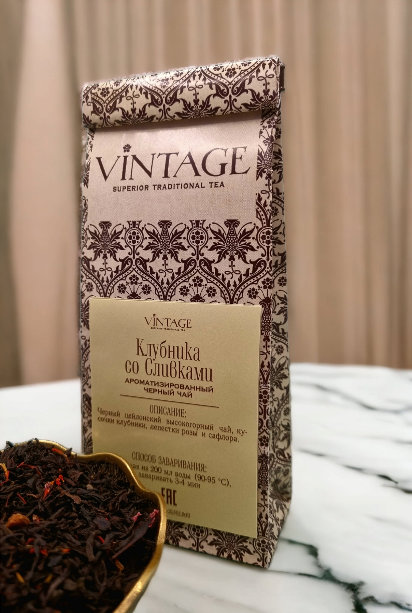 Черный чай Винтаж Клубника со Сливками листовой ароматизированный 50 грамм - фотография № 2