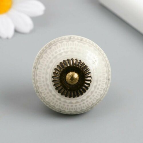 Ручка для шкатулки керамика металл Геометрический узор бело-серая 41х41х6 см 1 шт 708₽