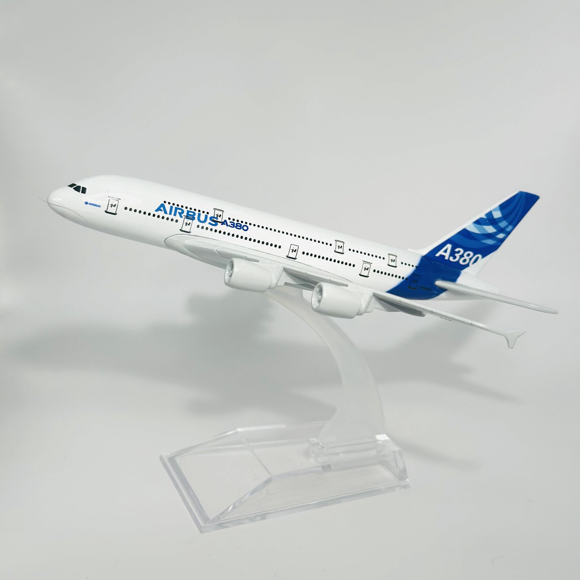 Металлическая модель самолета Airbus A380
