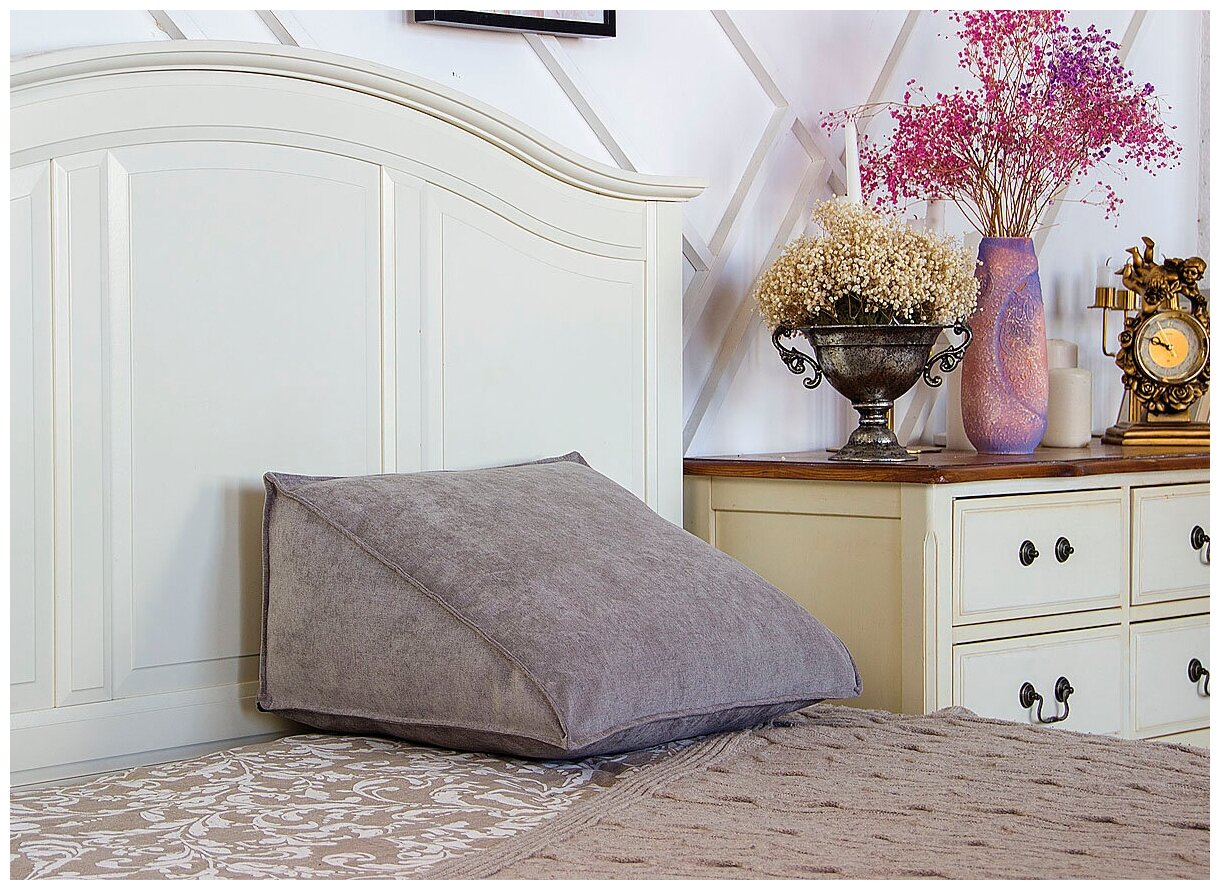 Треугольная клиновидная подушка для спины на кровать диван PillowPlace Вельвет Серая 50х20х40 см - фотография № 3