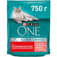 Сухой корм для стерилизованных кошек Purina ONE с лососем и пшеницей 750 г