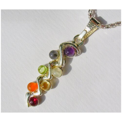 фото Подвеска змейка натуральные камни 7 чакр 5 см, индия, амулет от злых сил, на удачу и молодость