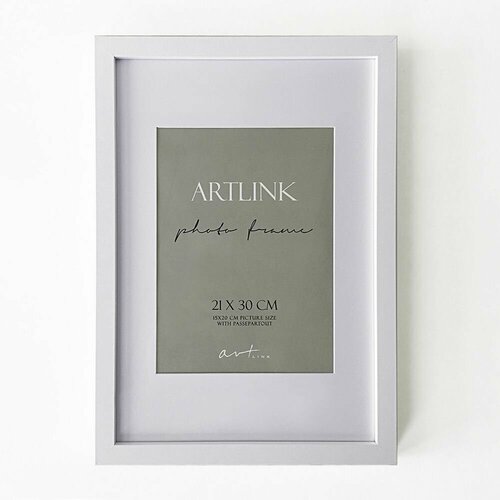 Фоторамка с паспарту 21x30 см белая