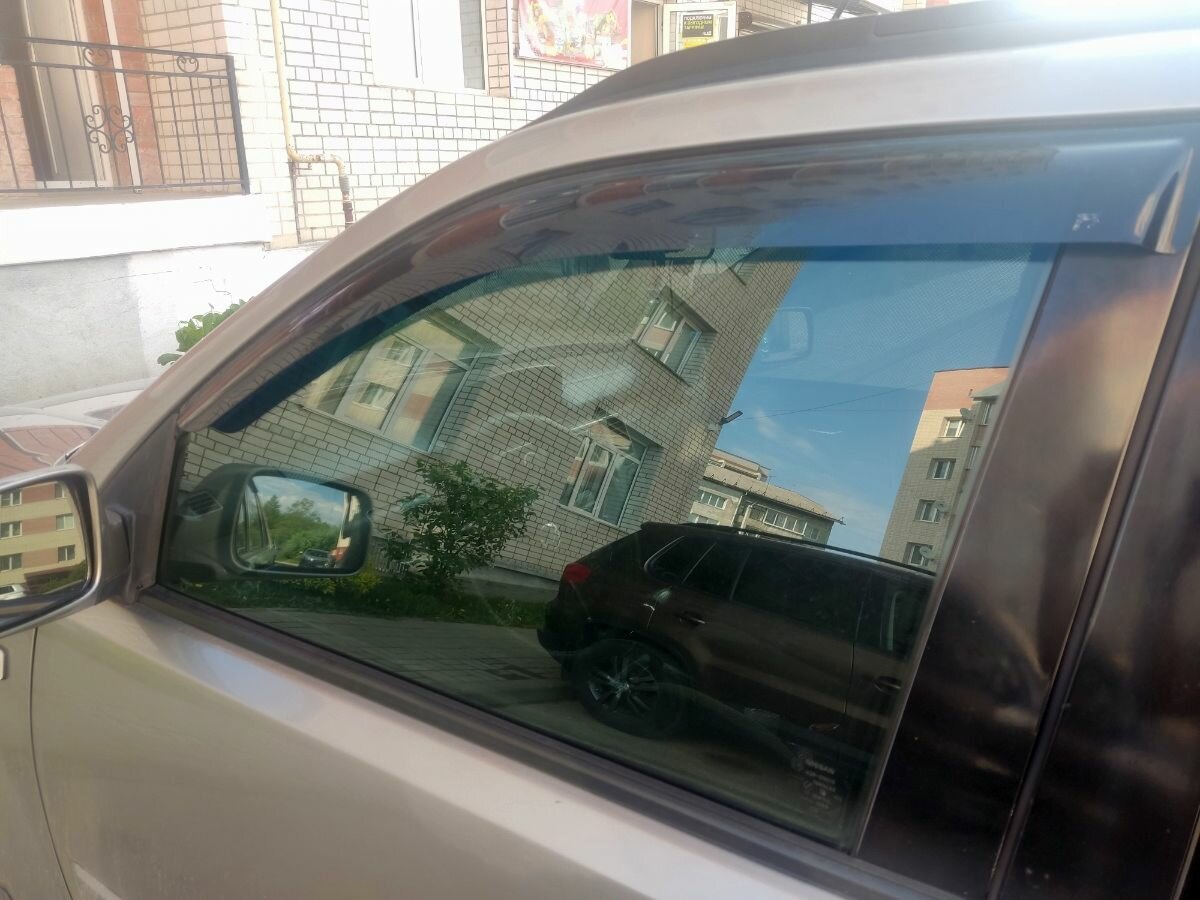 Каркасные шторки на магнитах для автомобиля Nissan X-Trail 1 (Ниссан Х-Трайл) T30 2001-2007, автошторки на передние стекла, Cobra Tuning - 2 шт. — фото 1