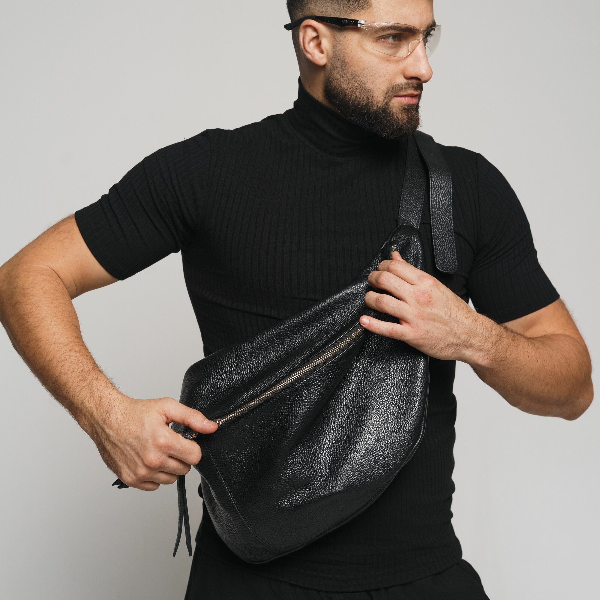 фото Сумка кросс боди через плечо стильная вместительная натуральная кожа FIZULI BLACK BAG