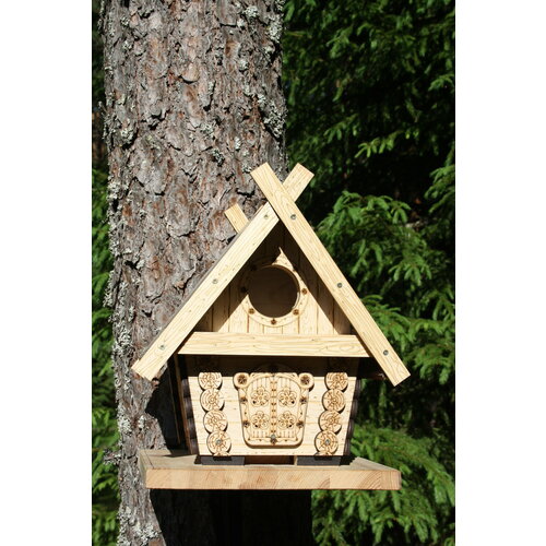 Кормушка для птиц и белок 