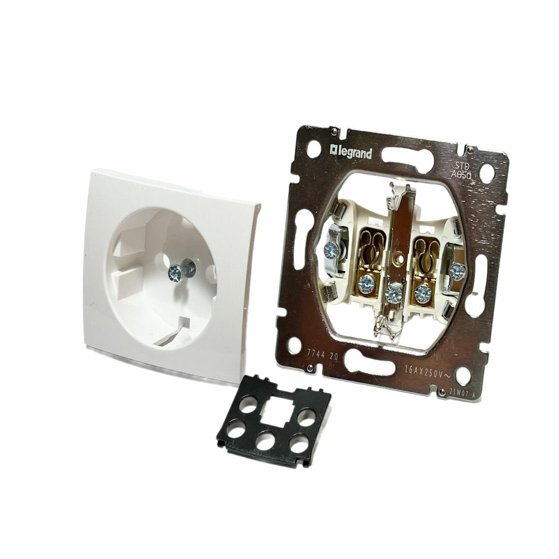 фото Розетка электрическая Legrand Valena (Белый)