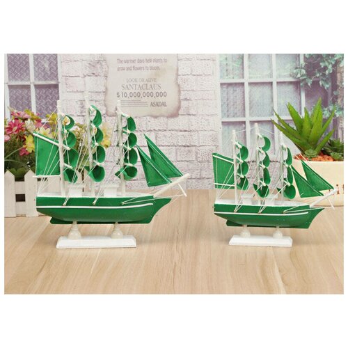Модель зеленого корабля с зелеными парусами 16см