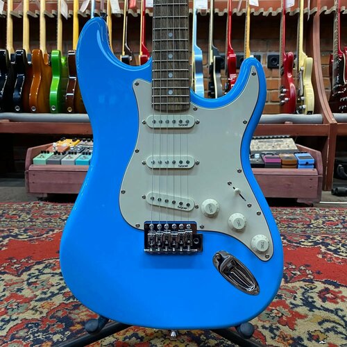 Электрогитара SQOE SEST200 Stratocaster SSS Sky Blue, Sqoe (Ское)