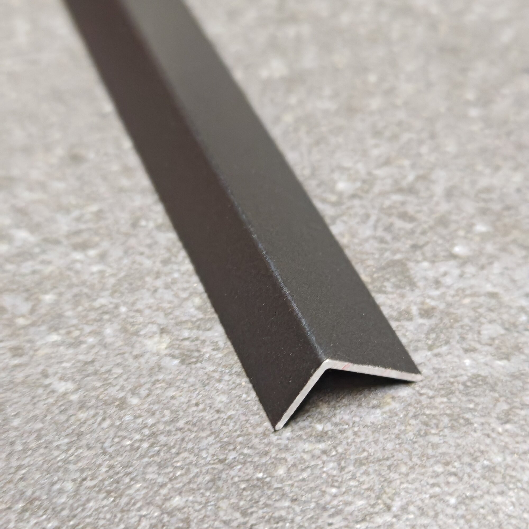 Угол внешний острый накладной для плитки алюминиевый 12.5х9мм 2.7м черный муар