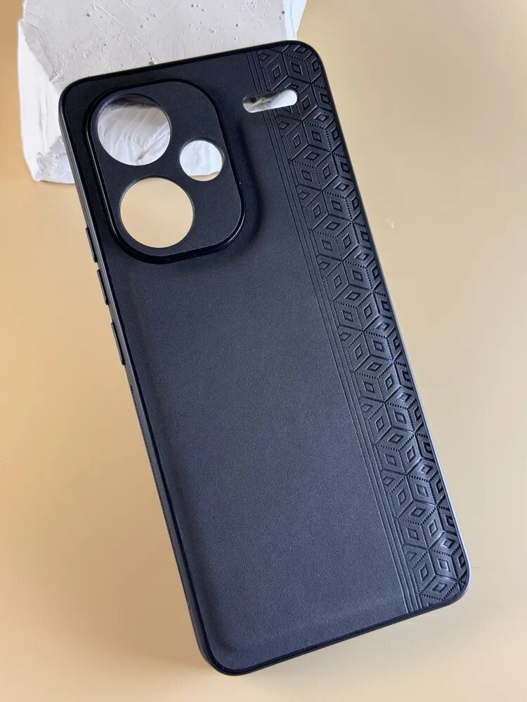 Чехол кожаный на Xiaomi Redmi Note 13 Pro Plus /Чехол на Редми Нот 13 Про Плюс с защитой камеры, геометрия, черный — фото 1