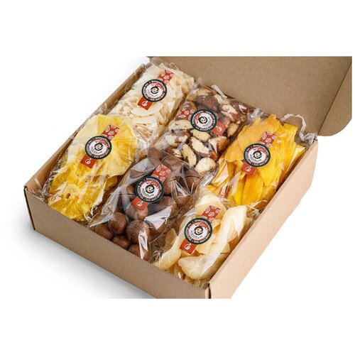 Подарочный набор с орехами и сухофруктами 