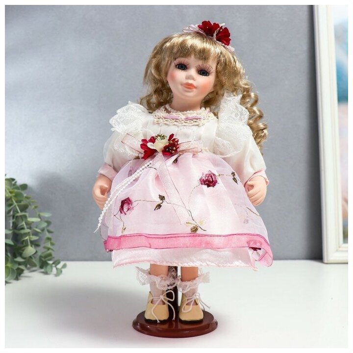 Кукла коллекционная "Агата в бело-розовом платье и с цветами в волосах" 30 см