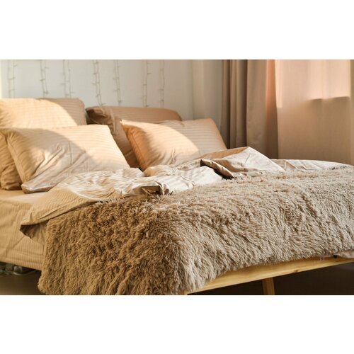 Простыня из премиум Страйп-сатина в цвете миндаль 200*240 см