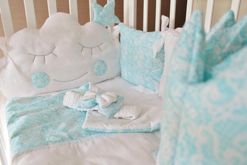 Комплект постельных принадлежностей в детскую кроватку, бортики-подушки, одеяло на выписку с бантиком