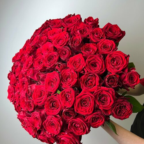 фото Живые цветы букет красных роз 91 шт. 60 см, сорт "ред наоми" rurose