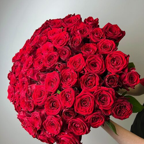 Изображение товара Живые цветы букет красных роз 91 шт. 50 см, "Бесконечная страсть", сорт - Ред Наоми